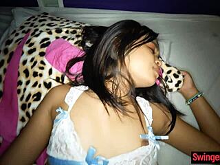 Turistule, bucură-te de un masaj murdar de la o tânără thailandeză