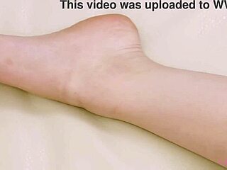 Тази супер гореща новачка показва секси тийн 18+ тяло