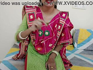 Mama vitregă cu pofta de păr pubian satisfăcută cu vorbe murdare în primul clip homemade