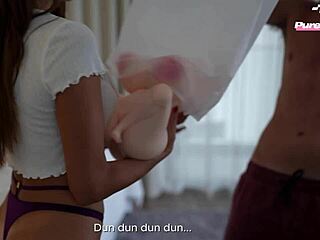 Прямая пара отжигает в транс-стиле с секс-куклой