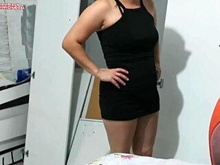 Amateur seduces installer, pays with blowjob