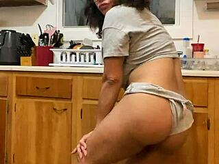 anna maria dancing and doing dishes, so sexy!