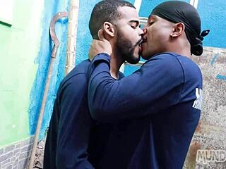 na hora do almoco a pausa pra foder com big cocks