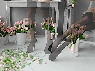 Реальная ню-фотосессия с красивой моделью в белье