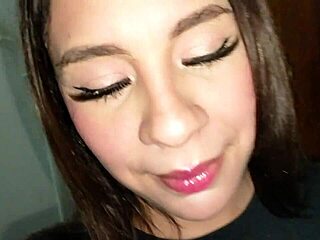 Mi novia dice, 'Estoy sola y quiero una verga grande en mi vagina'