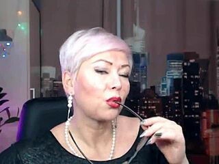 Matura Troia Rossa Fa Deepthroat a Dildo Enorme POV