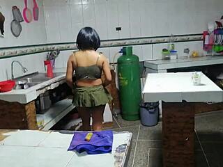 Kocamın arkasından tamirciyi mi siktim?