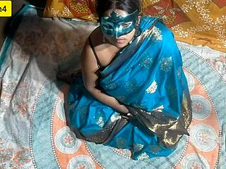 Desi Pron 4: Hot Indian Babe Masturbating!