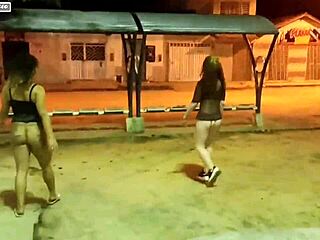 Realizei meu fetiche, fiz sexo com amigos na praça