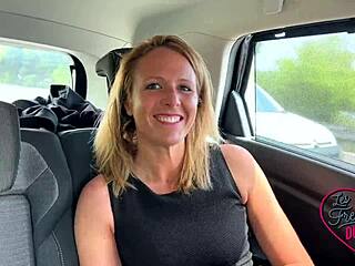 Julie milf coquine exp�rimente le plaisir en trio