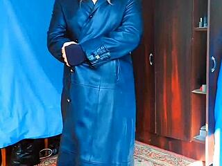 Twerking Big White Ass! Crossdresser Sissy Rides Huge Cock in Amateur Gay Clip