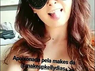 Latina Teen Bate Publico With Peitos De Fora