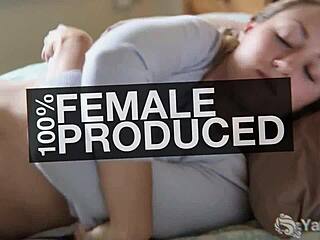 Isotissinen Raven: Katso miten leluutan karvaista pilluani värinällä kunnes laukean