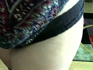 Watch Sunshine Give That Old Man An Exciting Lap Dance!