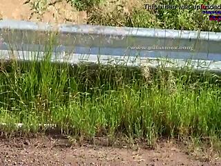 totalmente desnuda y orinando en la calle - danna hot