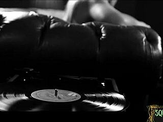 beauty gushes from milf's fingers