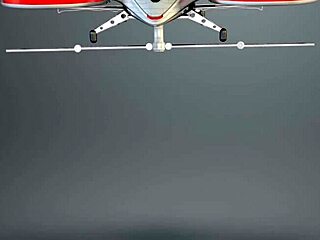 Хей, блондинко, мислиш ли, че никой не те вижда гола да си правиш грим?