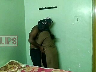 Tytöt nauttivat tulista seksiä poikaystävän kanssa