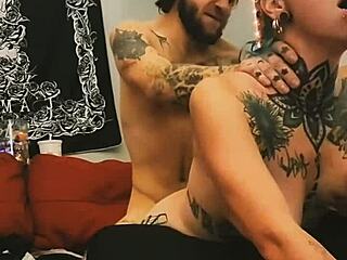 Amatoriale china a pecorina con sborrata intensa