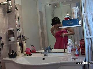 Linda francesa con tetas ricas follada duro