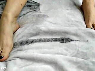 Foot fetish delight with charming Russian milf AimeeParadise. Her sexy feet close up are adorable! 😍