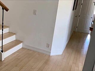 Ayah Tiri Berbagi Aku dengan Pacar, Renee Rose di Sini