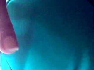 Big beautiful women giving sloppy head in an amateur car sex tape