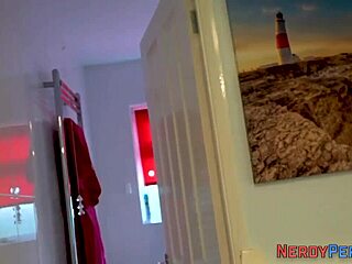 Yorkshire Geek Feels Pure Joy Getting Head from Tattooed Brit Amateur