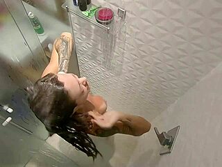 Comi a gostosa da minha cunhada no banho - anarothbardreal