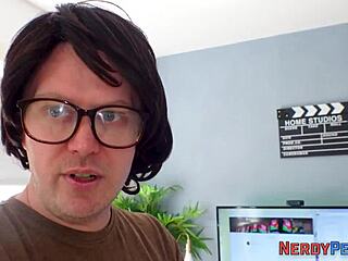 Yorkshire Geek Feels Pure Joy Getting Head from Tattooed Brit Amateur