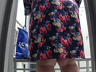 แอบดูหญิงแก่รูปร่างอวบอิ่มในห้องล็อกเกอร์สาธารณะ