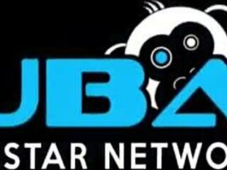 Blonde milf Olivia: 'Masturbate with me nude in pool?'