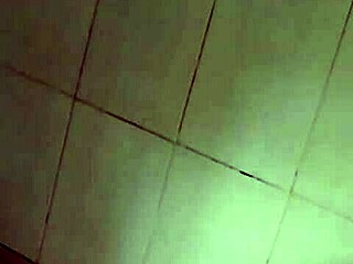 E Trang Nguyen Exposes Pussy During Bath On Bigo