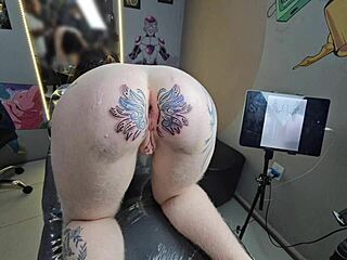 Wow, Mulai Hari dengan Anal Publik dan Ganti Tato!