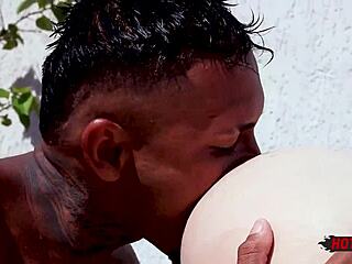 pirocudo tatuado fodendo o rabudo em encontro amador