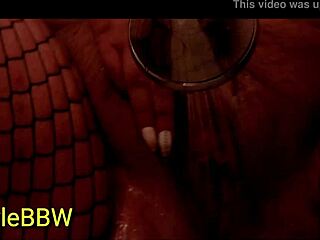 Itskyliebbw enjoys bbw shower play in fishnets