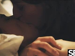 สาวแดงอมควยแล้วทำนมใหญ่เพื่อนเด้งตูด