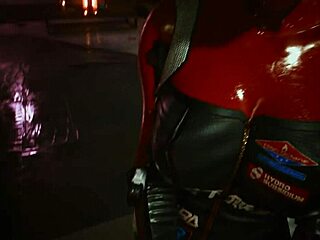 Female Tyger Claw fucks in Hammer Club!