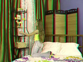 3D Porn - Nicole Teen SPREADS WIDE Like Gymnast in Bed