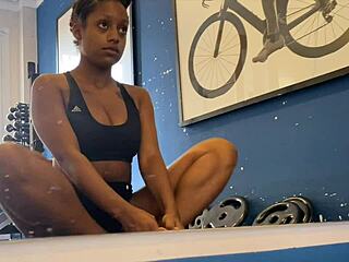 Naughty exhibitionist flashes in the gym, teasing with close-ups of her beautiful body