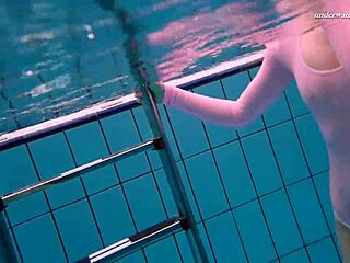 리자 부바렉, 물속 머메이드로 젖은 채 섹시하게 빛나