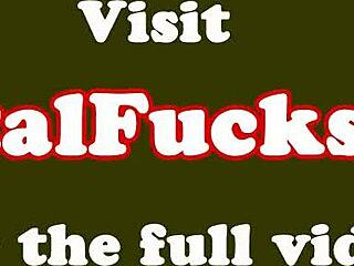 Domináns csaj hosszú hajjal doggystyle-ban alázatosat sarkúban