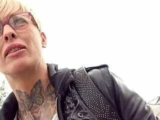 Berlin MILF Vicky gets her ass pounded by a stud