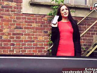 Car sex with skinny German teen 😏