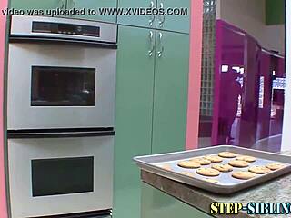 teen stepsister rubbing babe's clit feels so good 😍