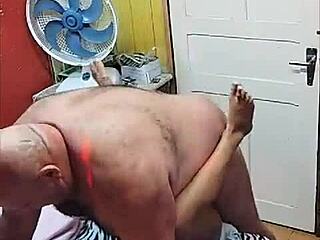 يا إلهي! تيوزاو ينيك الفتاة البرية اللي بتحب نيك العجوز كل يوم!