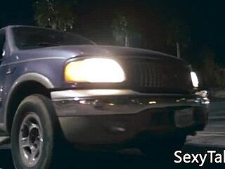 Gadis pancut kena tebuk keras dalam kereta masa main peranan taboo