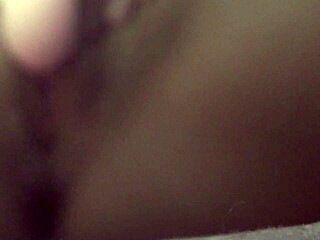 Pussy cums on camera in orgasmic display