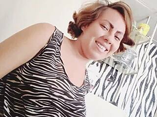 W magazynie dałem mleko Sabrinie, tej krągłej latynoskiej babce