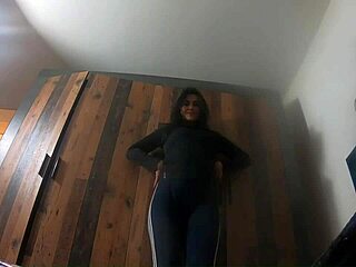 Milfycalla - Sexy kráska silne prichádza pri masturbácii za úsvitu. Bol by si môj priateľ?